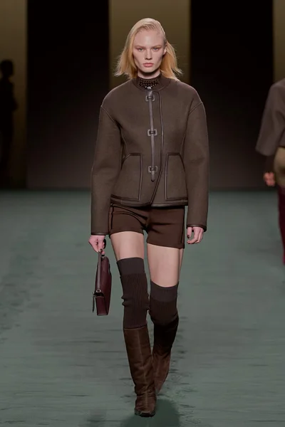 Look 48